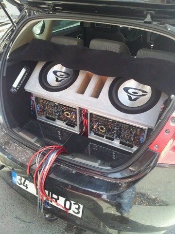 Seat Leon Oto Müzik Ses Tesisatı Seat Leon Oto Müzik Ses Tesisatı